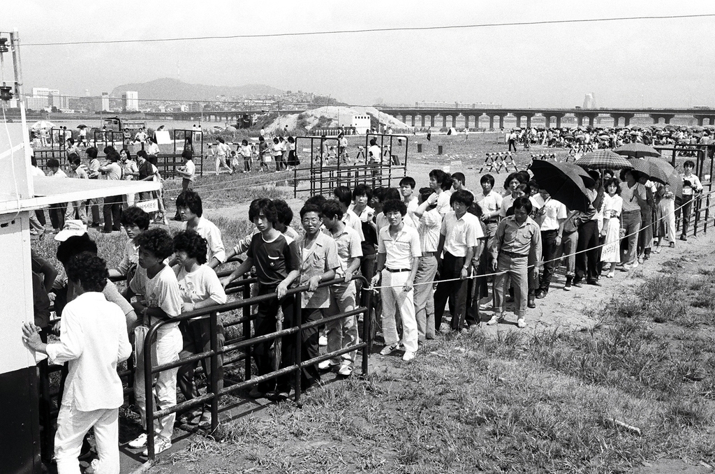 추석 귀성객 특별예매소 설치된 여의도체육공원(1984년)