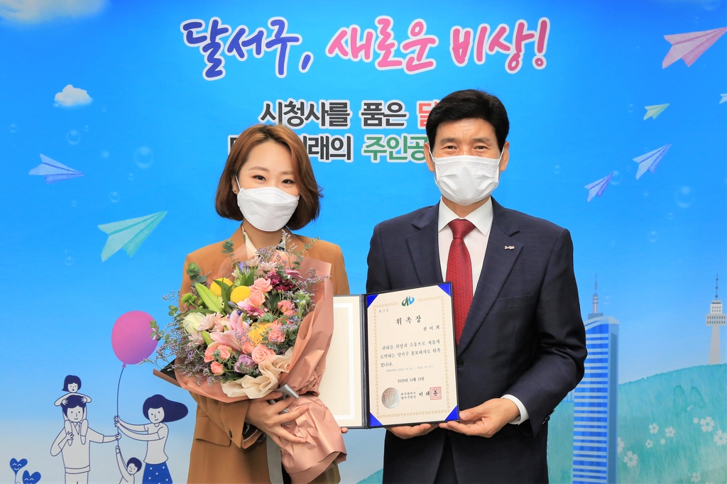 국악가수 권미희씨(왼쪽)