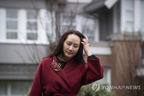 캐나다 법원 출두차 집 나서는 멍완저우 화웨이 부회장