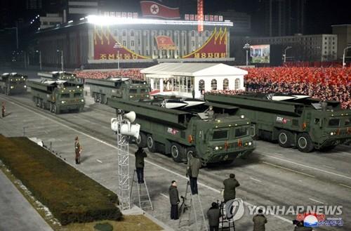 북한, 당대회 기념 열병식…'개량형 이스칸데르' 공개