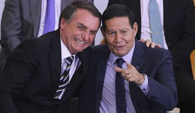 브라질의 보우소나루 대통령(왼쪽)과 모우랑 부통령 [국영 뉴스통신 아젠시아 브라질]