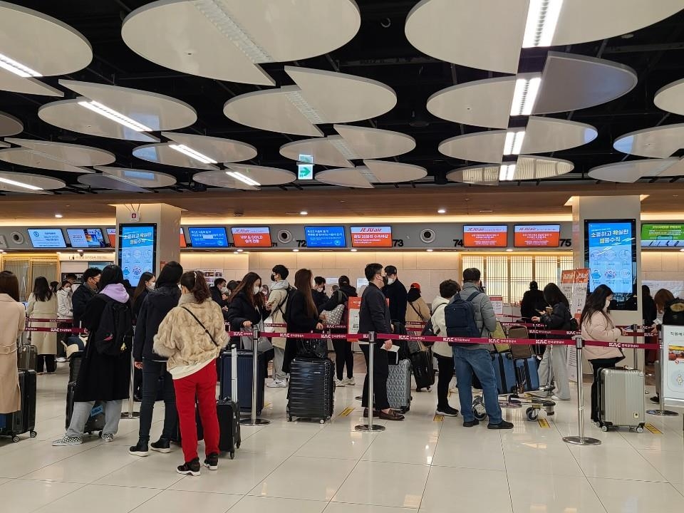 10일 오후 붐비는 김포공항