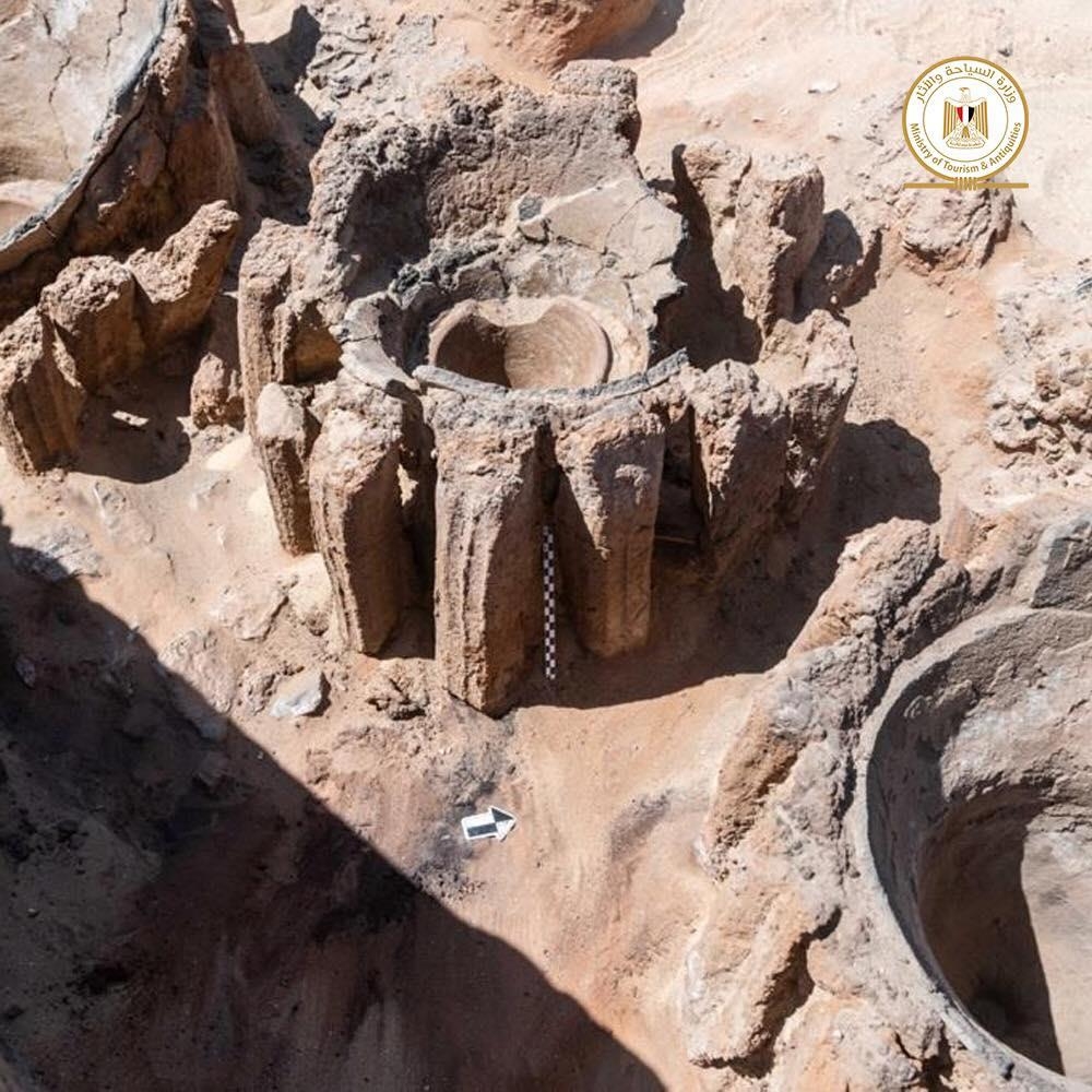 이집트 아비도스에서 발굴된 세계에서 가장 오래된 것으로 추정되는 맥주 양조장. [이집트 관광유물부 페이스북 갈무리=연합뉴스]