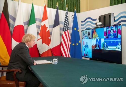 19일 화상으로 열린 G7 정상회의를 주재하는 보리스 존슨 영국 총리