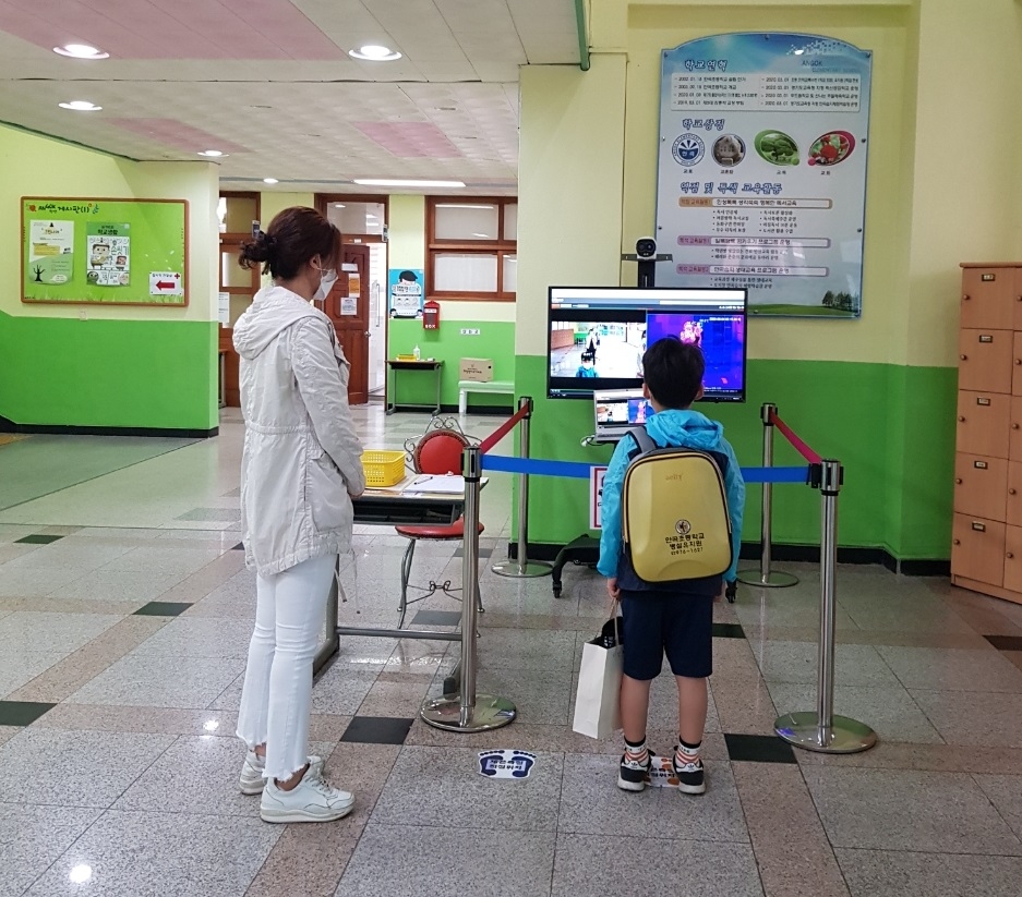 지난해 학교방역 지원 일자리사업 모습