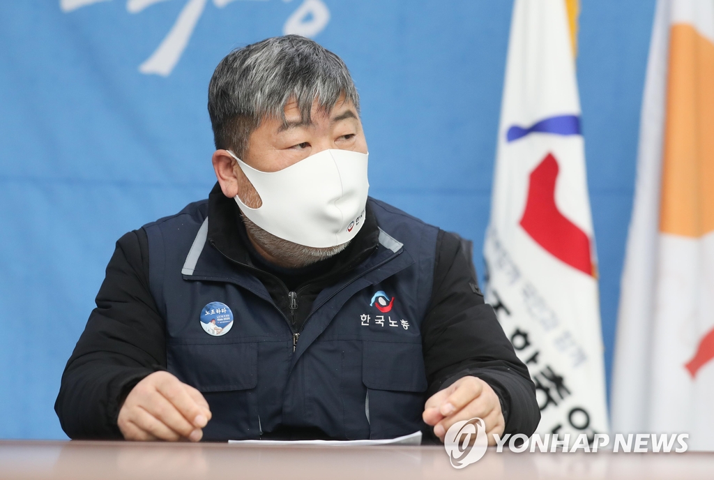 연합뉴스와 인터뷰하는 김동명 한국노총 위원장
