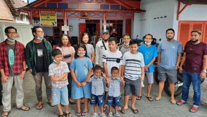 인도네시아 한 마을에 쌍둥이 23쌍 태어나…"헷갈리네"
