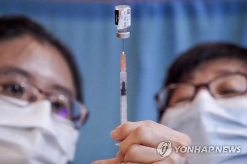 [연합뉴스 자료사진] 싱가포르 화이자-바이오엔테크 백신 접종