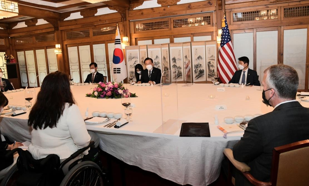 미국 상원 대표단과 만찬하는 김부겸 총리