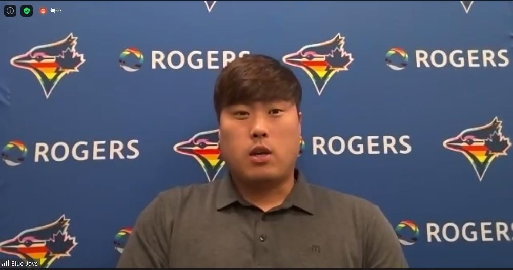화상 인터뷰하는 류현진