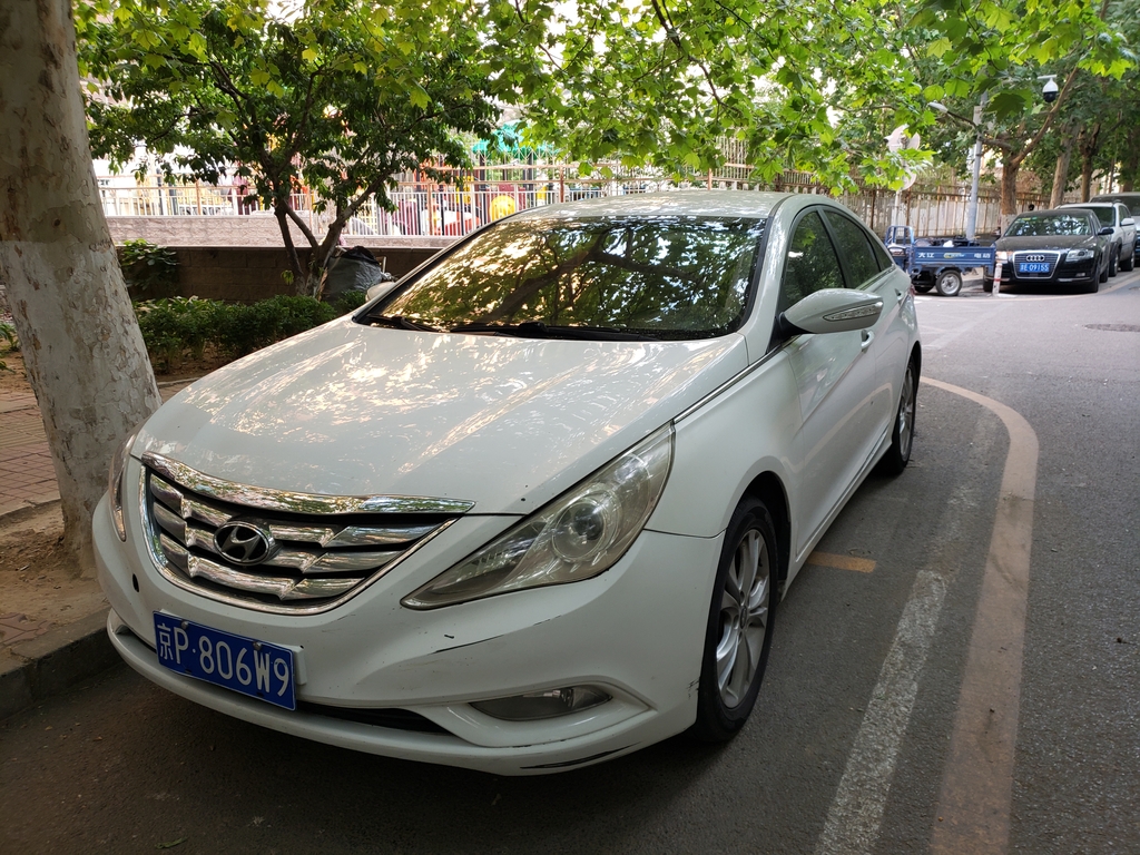 베이징 아파트 단지에 주차된 자동차