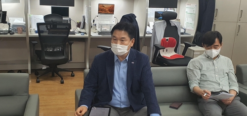 사의 표명하는 홍의락 대구시 경제부시장