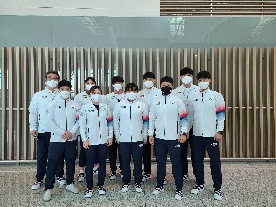 한국 역도대표팀, 도쿄로 출국