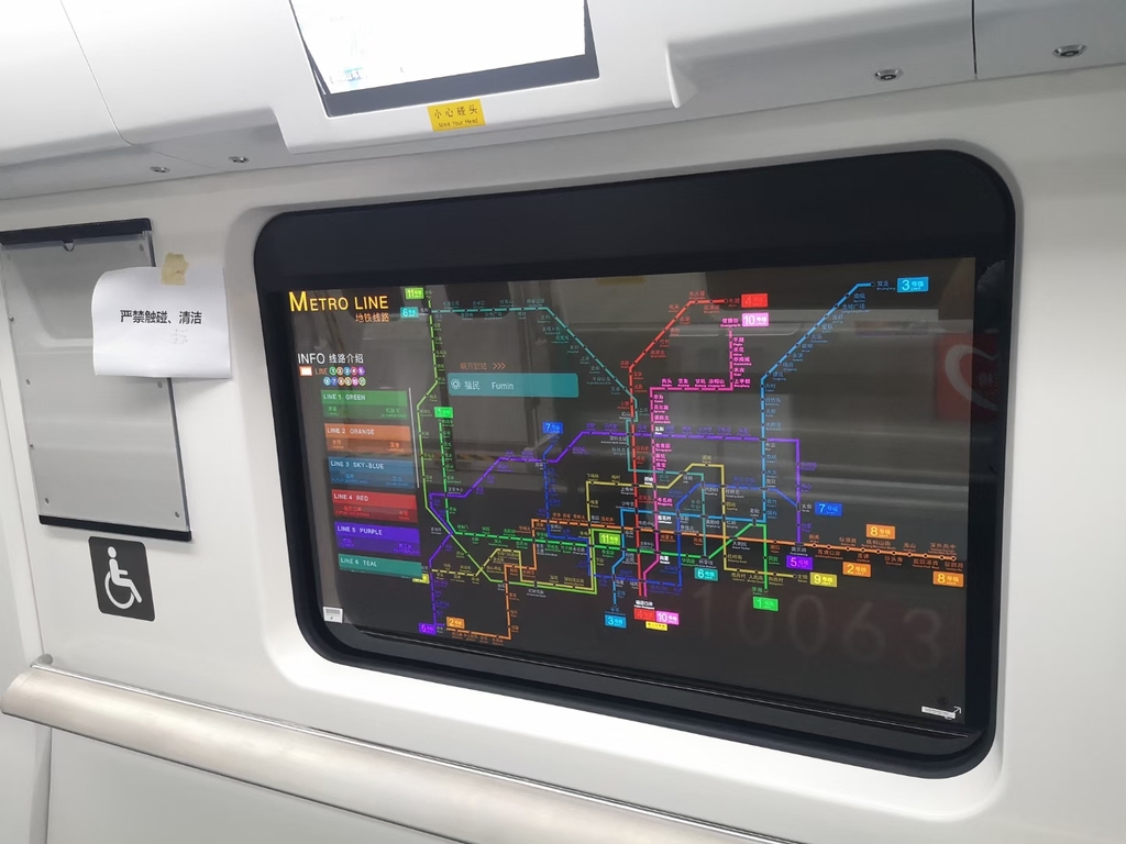 중국 심천 지하철에 탑재된 투명 OLED