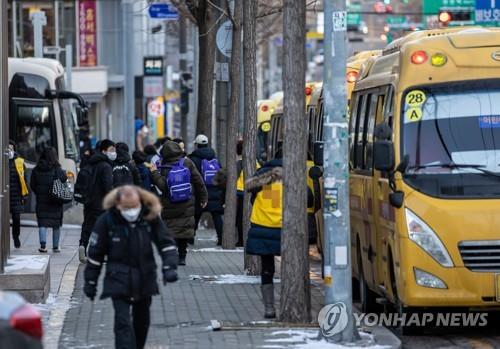 학원 차량이 늘어서 있는 서울의 한 학원가 [연합뉴스 자료사진]※기사와 직접적 관련이 없음