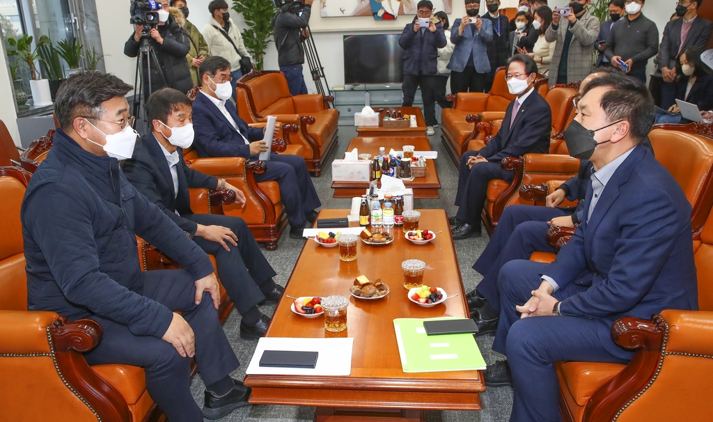 여야 원내대표, 원내수석부대표, 예결위 간사 회담