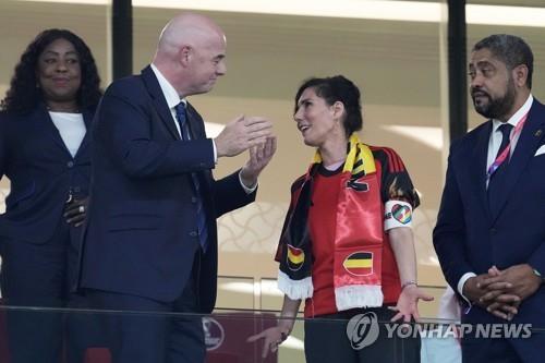 무지개 완장 차고 FIFA 회장 만나는 유럽 외무장관들