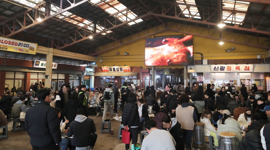 평일에도 북적북적한 예산시장