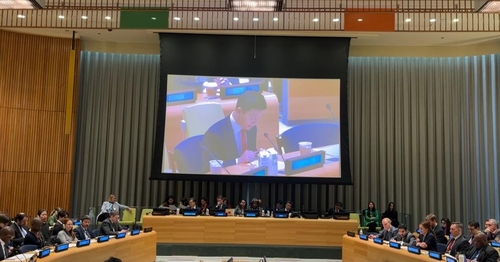 유엔 안보리 비공식 회의에서 증언하는 탈북자 조셉 김