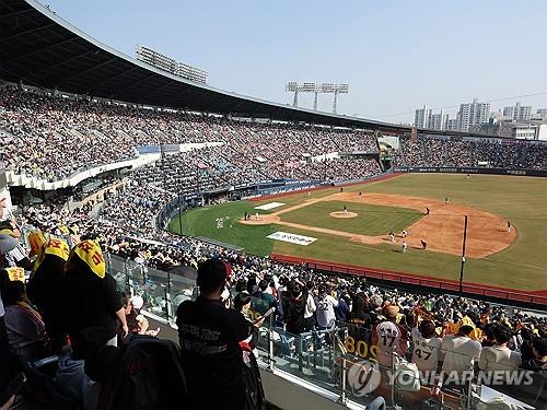 매진된 2024 잠실 개막전 LG-한화 경기