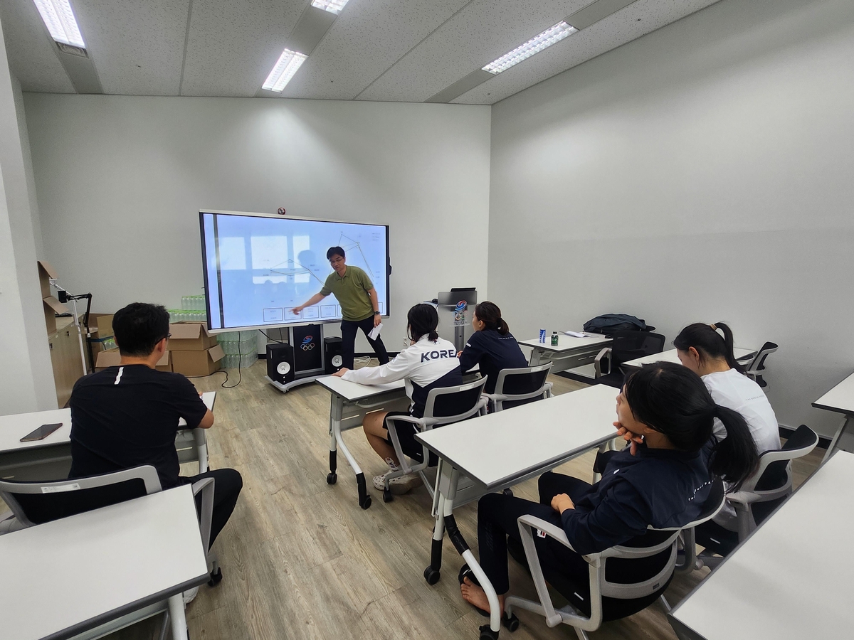 스포츠팀분석 중인 펜싱 남녀 사브르 대표팀