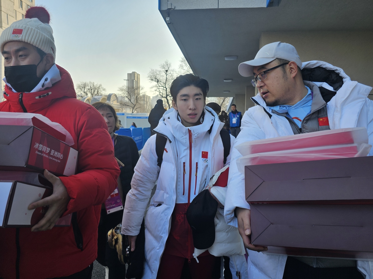 한국 취재진과 인터뷰하는 린샤오쥔