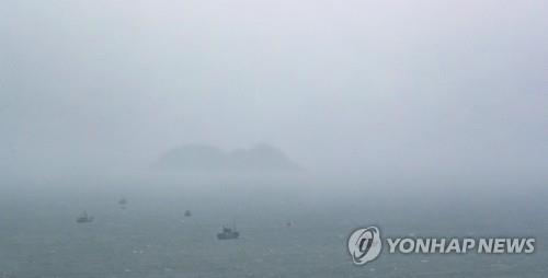 (AMPLIACIÓN) Un funcionario gubernamental a bordo de un barco desaparece cerca de la isla de Yeonpyeong
