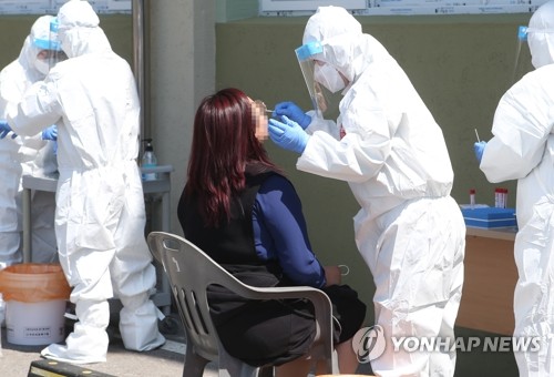 Los casos nuevos de coronavirus se mantienen en el margen de los 500 por 2º día consecutivo mientras el país pretende vacunar a 3 millones para finales de abril