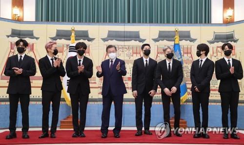 (AMPLIACIÓN) Moon se reúne con BTS y lo nombra enviado especial antes del evento de la ONU de la próxima semana