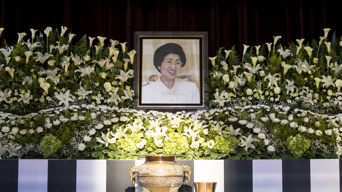 "한 시대와 작별"…이희호 여사, DJ 곁으로