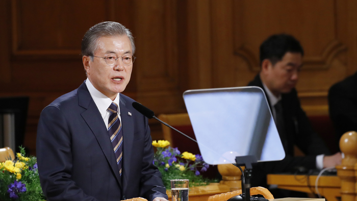 문 대통령 "北, 핵폐기 의지 보여야"…실질적 핵폐기 조치 촉구