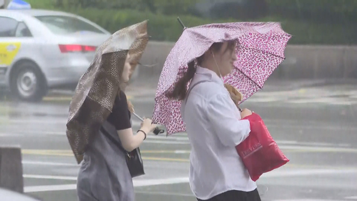 태풍 '크로사' 일본 상륙…강원 영동 호우경보