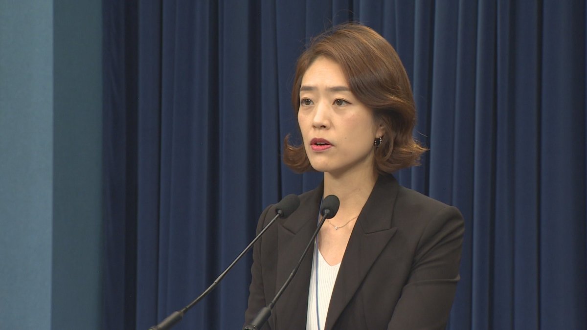 청와대 "일자리, 양적·질적으로 크게 개선"