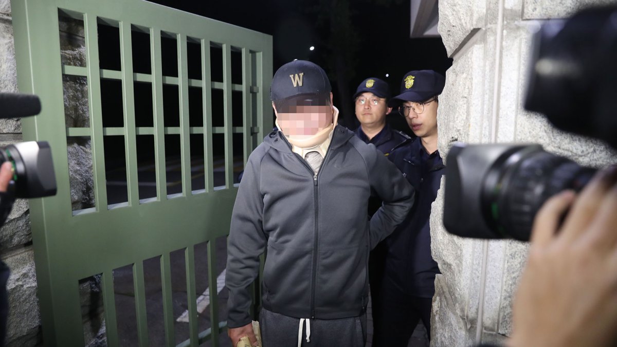 영장 기각에 "무리한 수사탓 vs 사법부 수치"