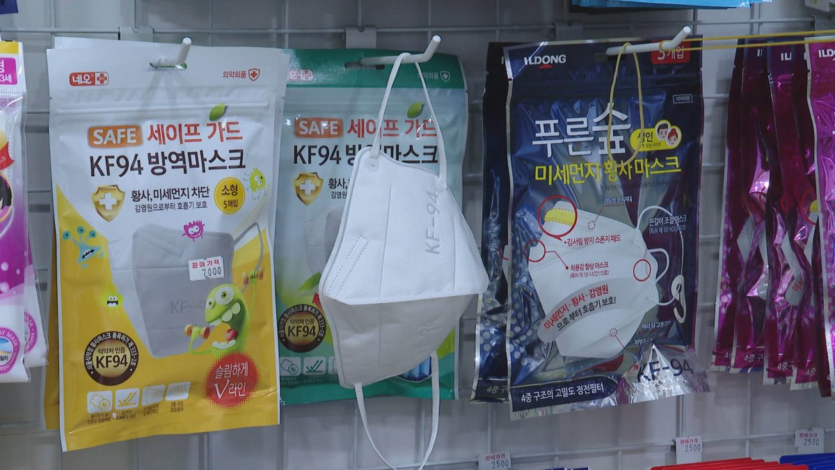 마스크 하루 1천만 개 공급…업체 상주해 불법 점검
