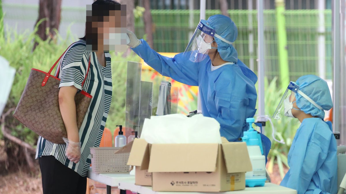 신규 확진 30명…서울 강남 커피전문점서 집단감염