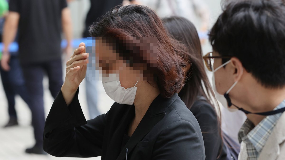 정경심, 재판 중 쓰러져…"피고인 신문 거부"