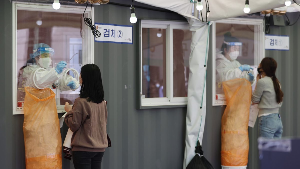 671명 신규확진…거리두기 단계 현행유지