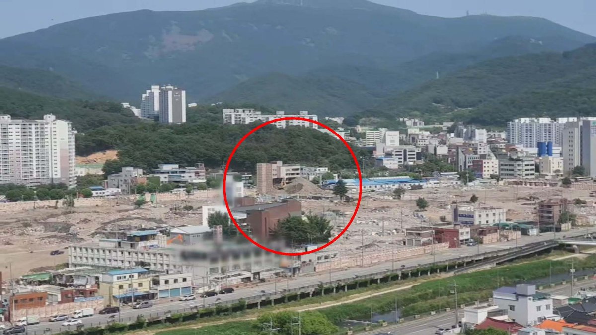 "붕괴 전 굴착기 건물 안까지 진입"…경찰, 진술 확보