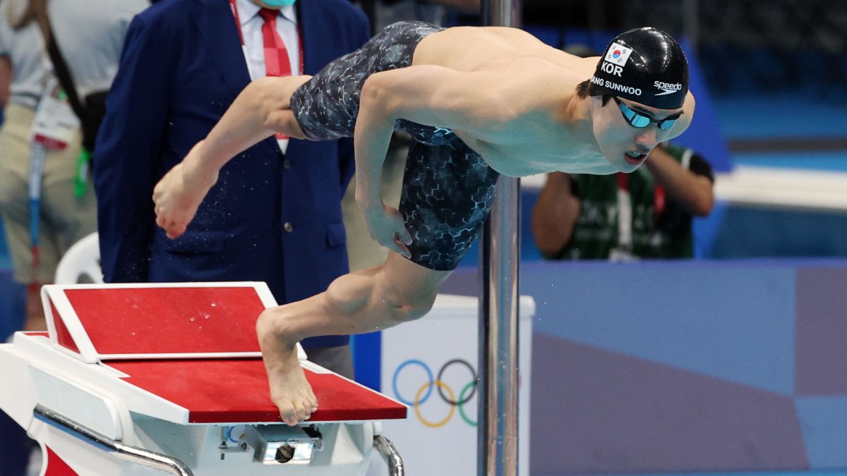 La sensación adolescente de la natación Hwang Sun-woo rompe el récord asiático de los 100 metros estilo libre