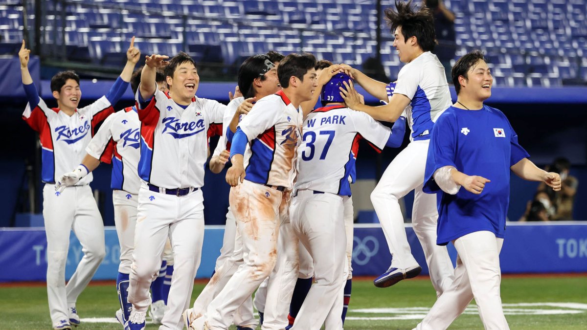 연장 끝내기 몸에 맞는 공…대한민국 첫판 승리