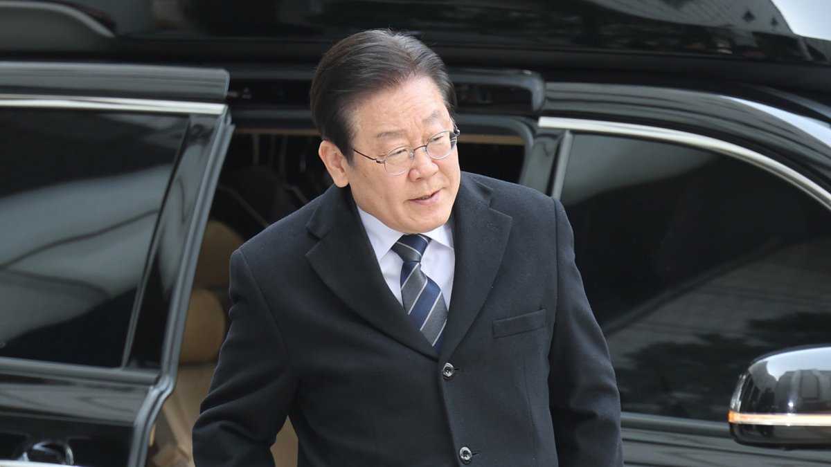 이재명 '선거법 위반' 두번째 재판…묵묵부답 출석