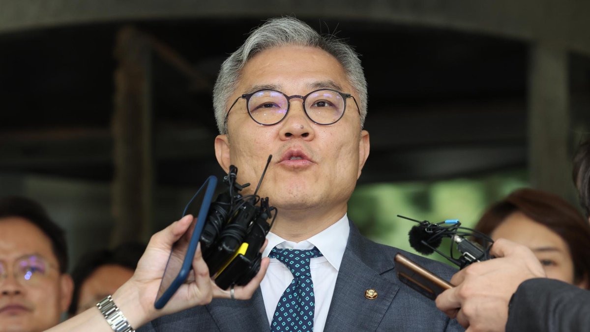 '허위인턴서 발급' 최강욱 집유 확정…의원직 상실