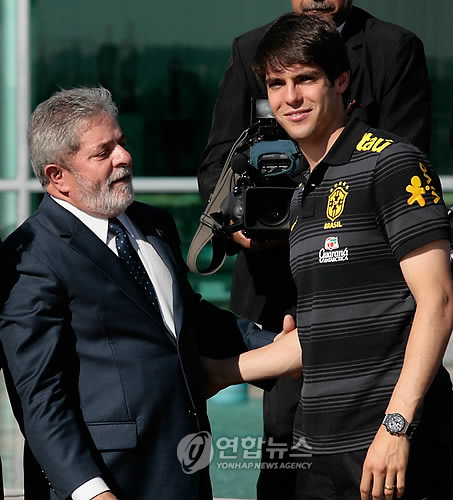 브라질 대표팀 격려하는 룰라 대통령(AP=연합뉴스,자료사진)