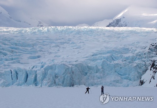 녹아내리는 알래스카 빙하(AP=연합뉴스)