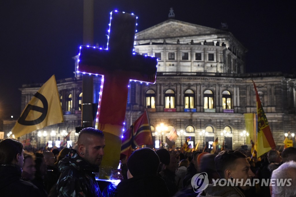 독일서 반이슬람 시위 벌이는 기독교도들 (AP=연합뉴스 자료사진)