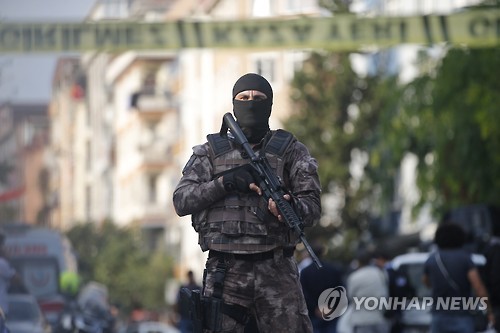 이스탄불 경찰서 인근 폭탄공격 현장