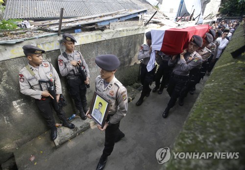 테러 피살 인도네시아 경찰관 장례식