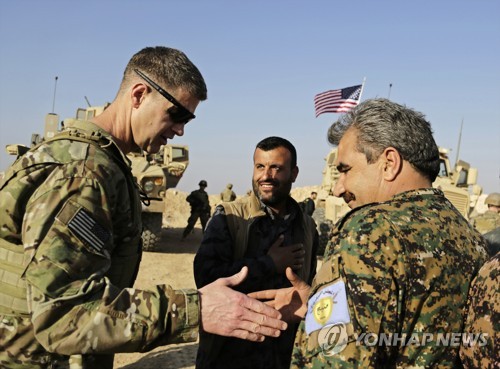 시리아 북부 쿠르드 민병대 방문한 미 육군 소장