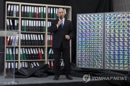 "이란 못믿는다" 브리핑하는 베냐민 네타냐후 이스라엘 총리
